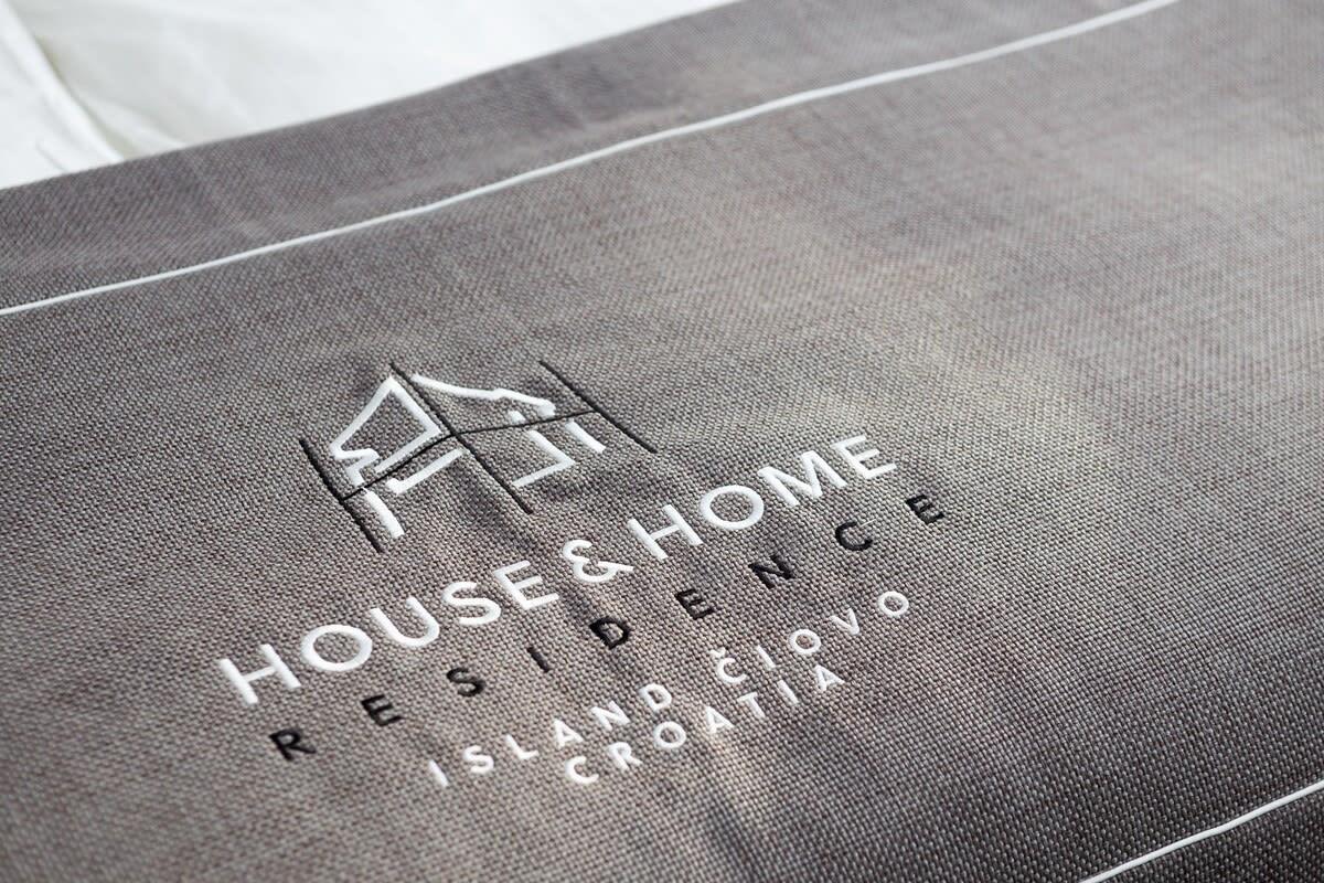 House & Home Slatine Exterior foto